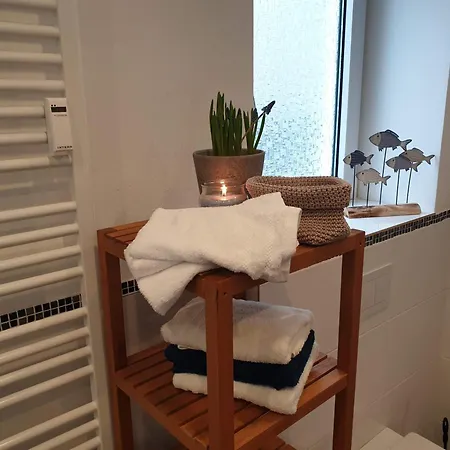 Winter In Der Waldrand Mit Zwei Balkonen