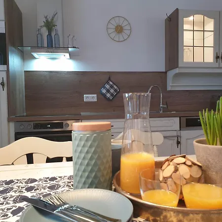 Winter In Der Waldrand Mit Zwei Balkonen *